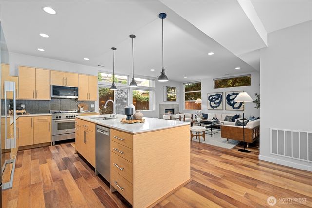 714 28th Avenue S, Seattle, WA 98144