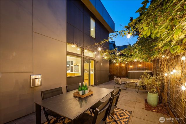 714 28th Avenue S, Seattle, WA 98144