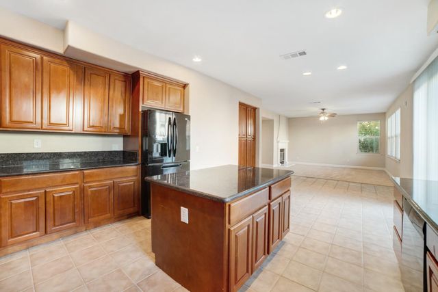 1637 Lexington Dr, Lodi, CA 95242