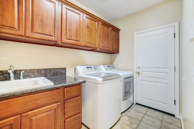 1637 Lexington Dr, Lodi, CA 95242