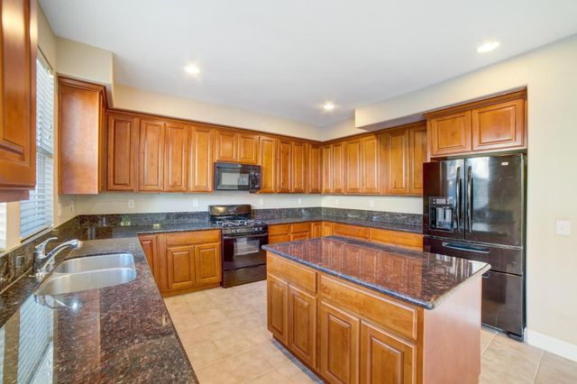 1637 Lexington Dr, Lodi, CA 95242