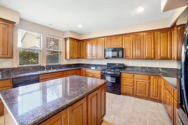 1637 Lexington Dr, Lodi, CA 95242