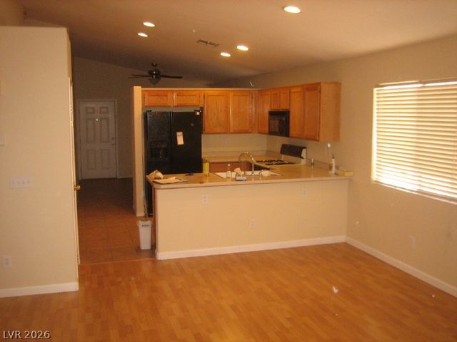9013 CROOKED SHELL Avenue -, Las Vegas, NV 89143