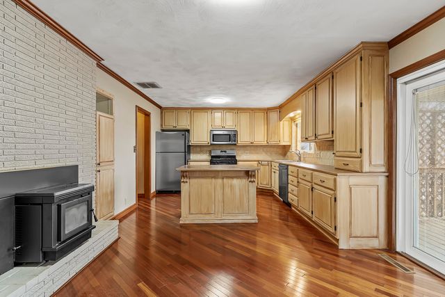 2143 E Madison Street, Springfield, MO 65802