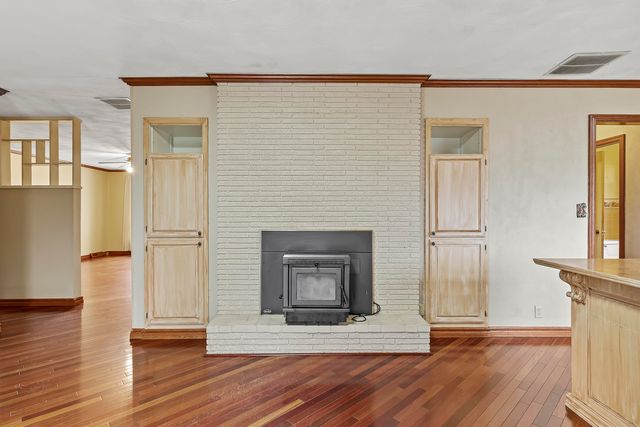 2143 E Madison Street, Springfield, MO 65802