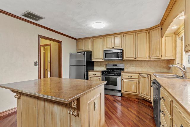 2143 E Madison Street, Springfield, MO 65802