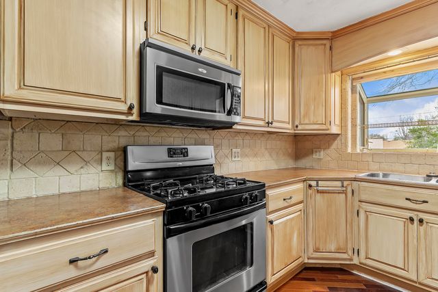 2143 E Madison Street, Springfield, MO 65802