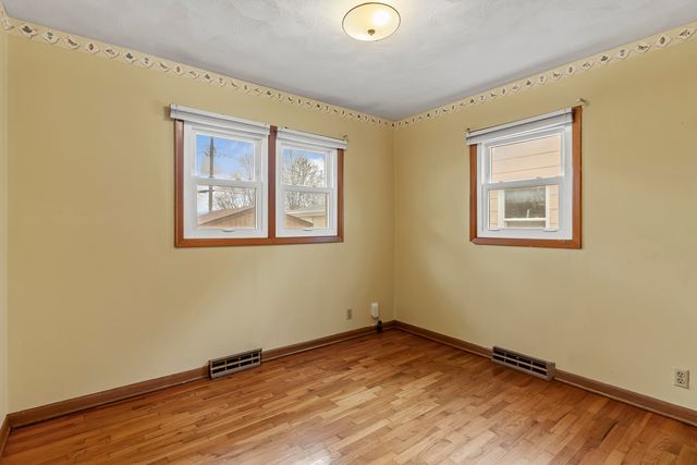 2143 E Madison Street, Springfield, MO 65802