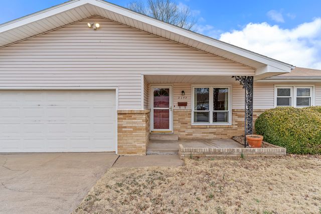 2143 E Madison Street, Springfield, MO 65802