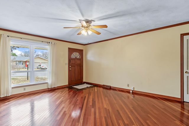 2143 E Madison Street, Springfield, MO 65802