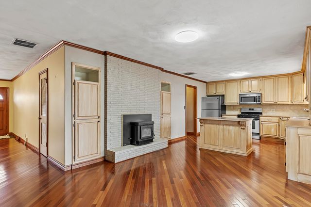 2143 E Madison Street, Springfield, MO 65802