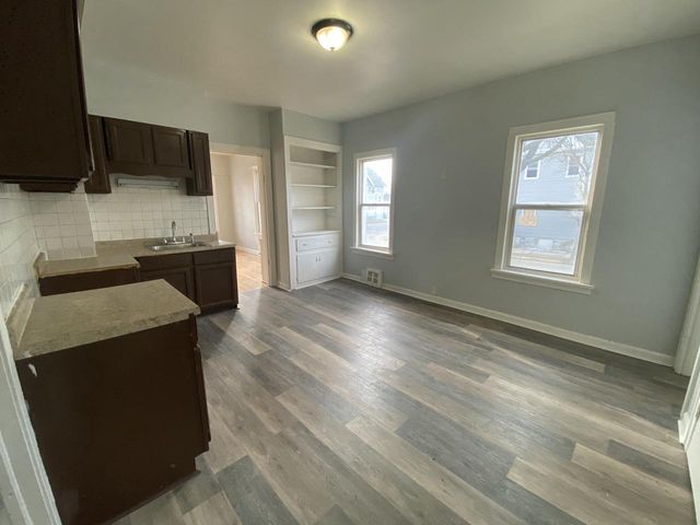 3003 N 20th STREET, Milwaukee, WI 53206