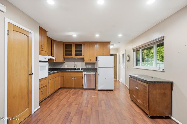 210 Cedar Lane, Waterville, OH 43566