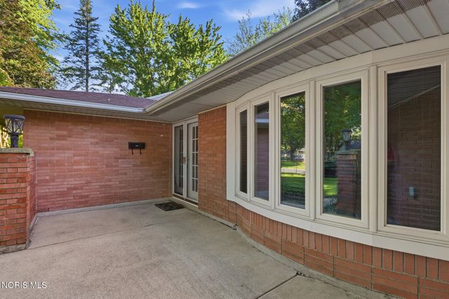 210 Cedar Lane, Waterville, OH 43566