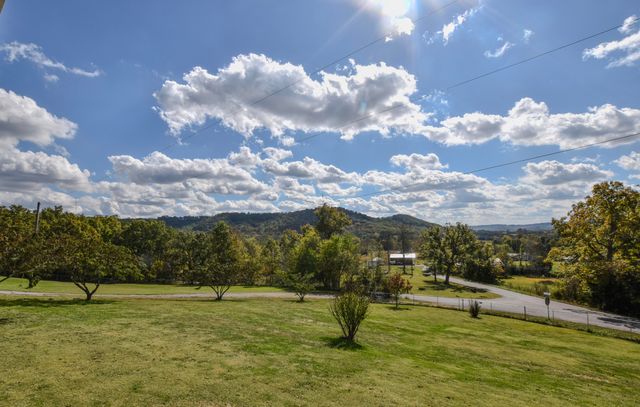 13 Wolf Run Road, Flemingsburg, KY 41041