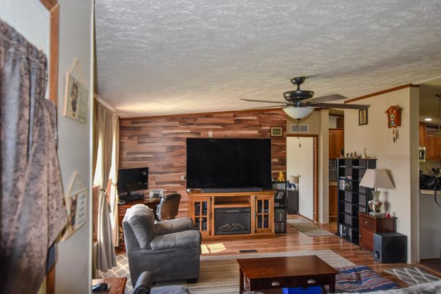 13 Wolf Run Road, Flemingsburg, KY 41041