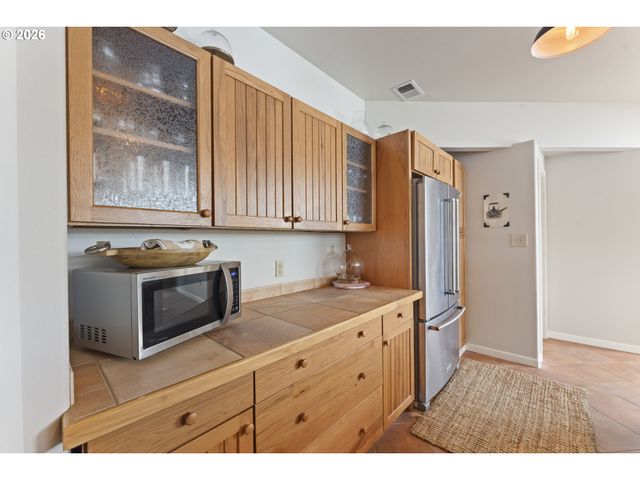 1008 LAKESHORE Dr, Port Orford, OR 97465