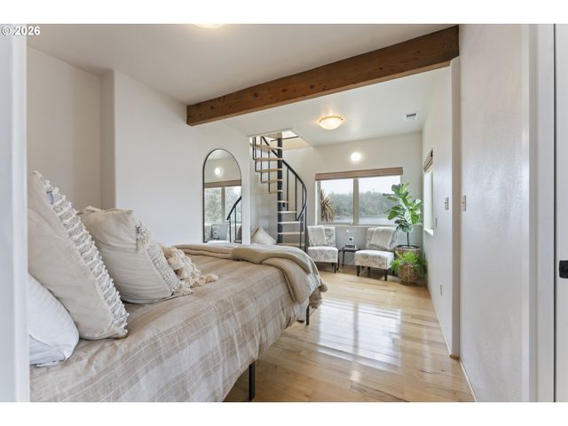 1008 LAKESHORE Dr, Port Orford, OR 97465