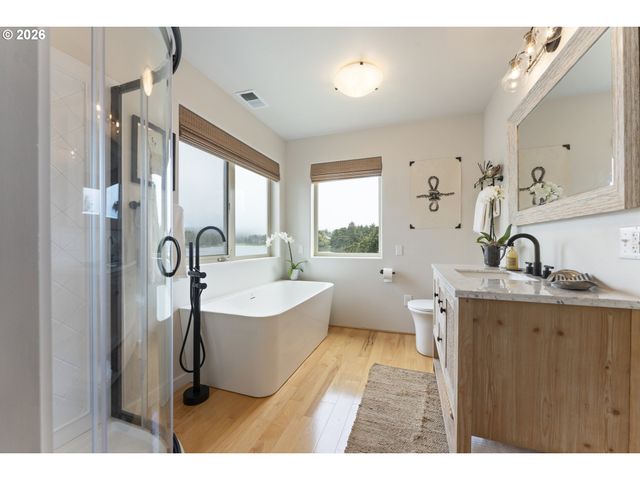 1008 LAKESHORE Dr, Port Orford, OR 97465