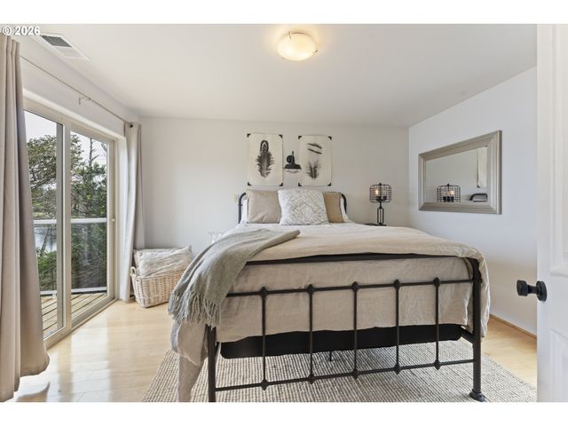 1008 LAKESHORE Dr, Port Orford, OR 97465