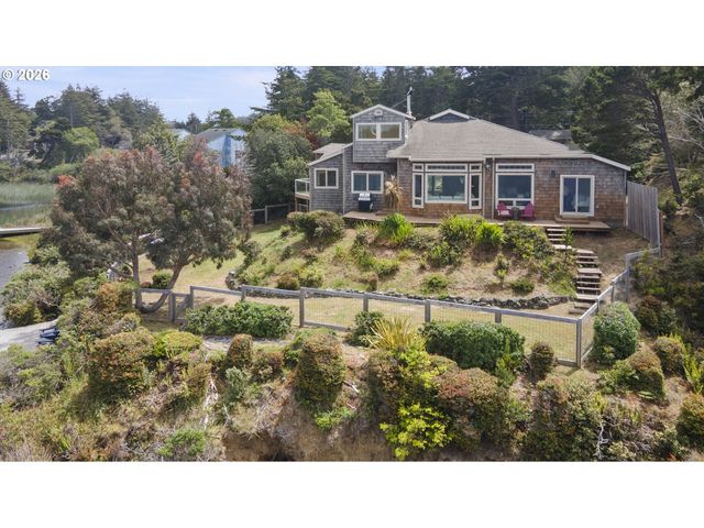 1008 LAKESHORE Dr, Port Orford, OR 97465