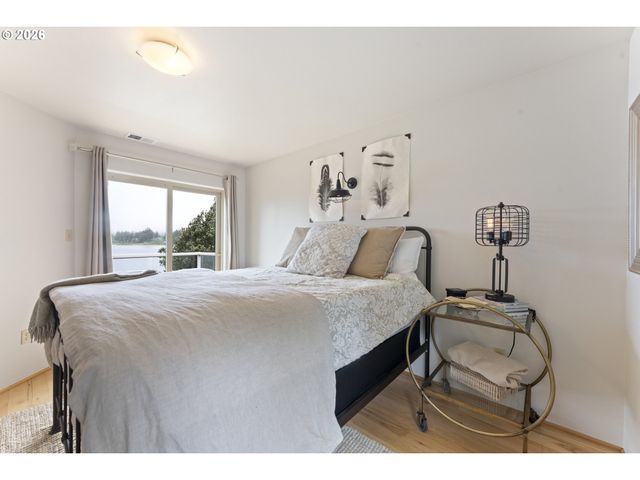 1008 LAKESHORE Dr, Port Orford, OR 97465