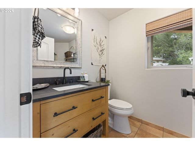1008 LAKESHORE Dr, Port Orford, OR 97465