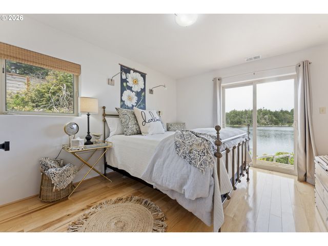 1008 LAKESHORE Dr, Port Orford, OR 97465