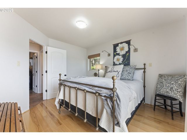 1008 LAKESHORE Dr, Port Orford, OR 97465