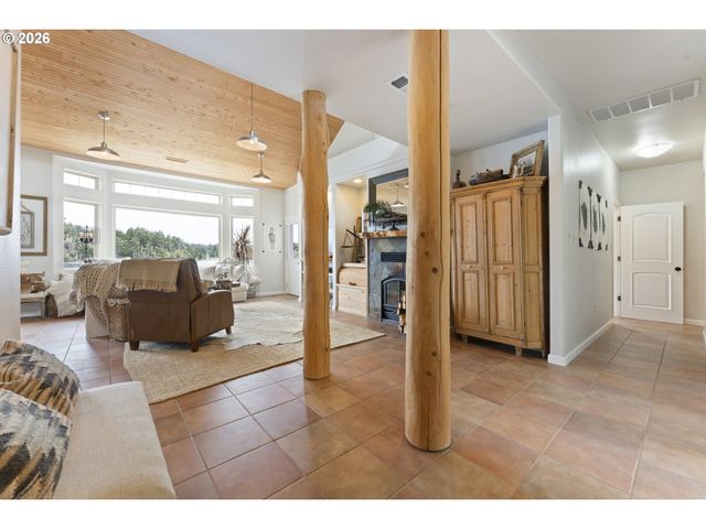 1008 LAKESHORE Dr, Port Orford, OR 97465
