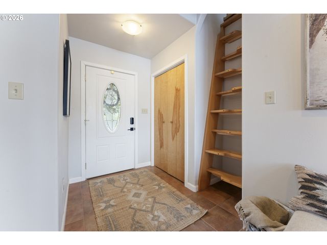 1008 LAKESHORE Dr, Port Orford, OR 97465