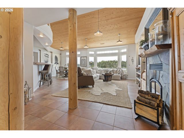 1008 LAKESHORE Dr, Port Orford, OR 97465