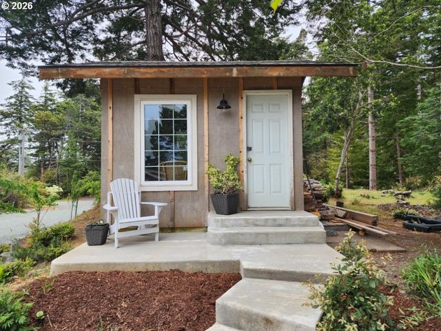 1008 LAKESHORE Dr, Port Orford, OR 97465