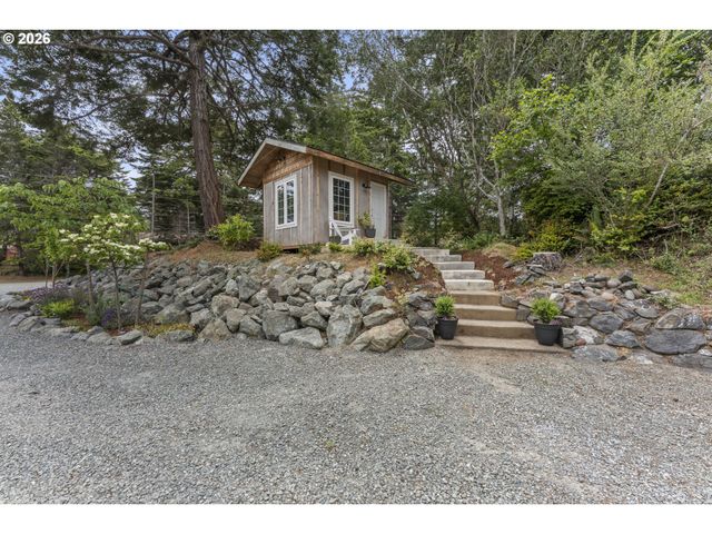 1008 LAKESHORE Dr, Port Orford, OR 97465