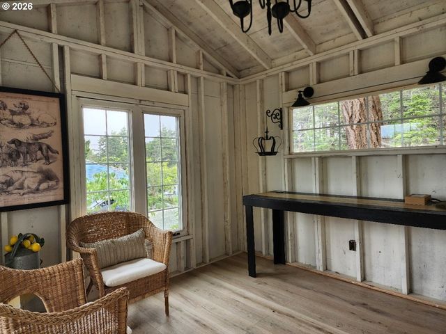 1008 LAKESHORE Dr, Port Orford, OR 97465