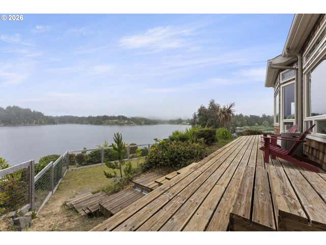 1008 LAKESHORE Dr, Port Orford, OR 97465