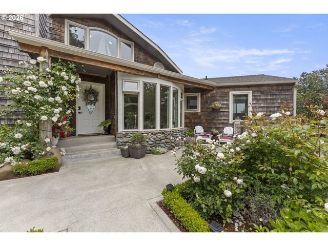 1008 LAKESHORE Dr, Port Orford, OR 97465