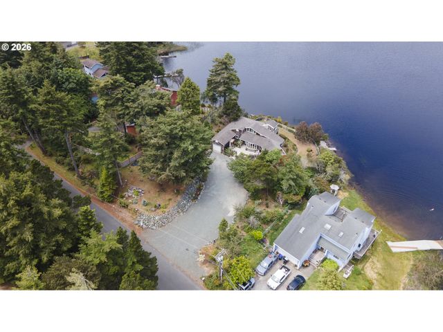 1008 LAKESHORE Dr, Port Orford, OR 97465