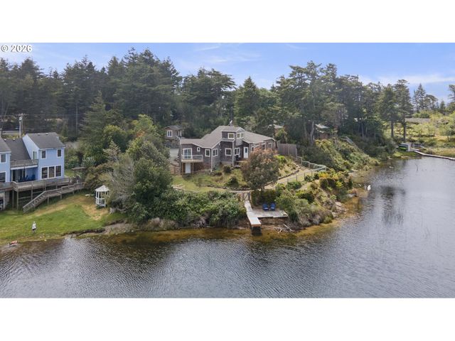 1008 LAKESHORE Dr, Port Orford, OR 97465