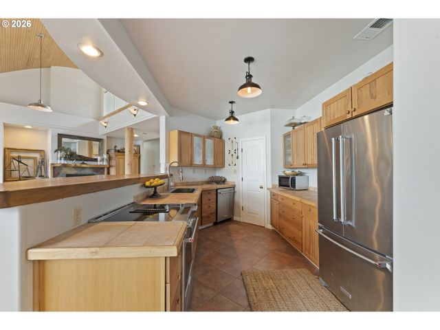 1008 LAKESHORE Dr, Port Orford, OR 97465