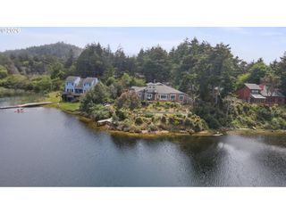 1008 LAKESHORE Dr, Port Orford, OR 97465