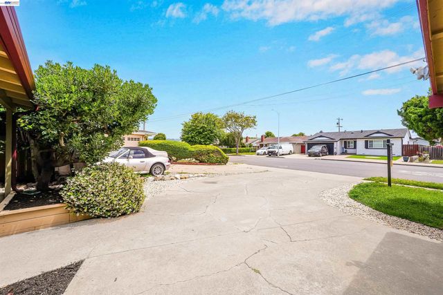 1673 Southgate St, Hayward, CA 94545
