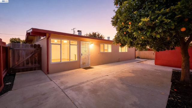 1673 Southgate St, Hayward, CA 94545