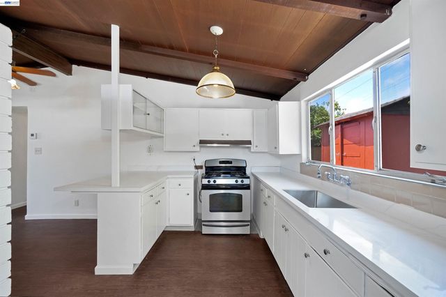 1673 Southgate St, Hayward, CA 94545