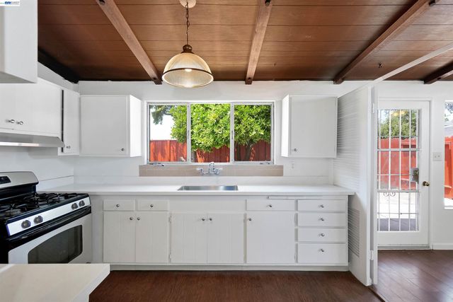 1673 Southgate St, Hayward, CA 94545