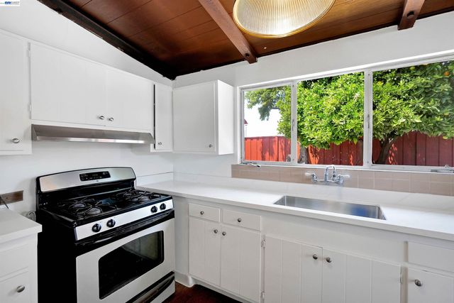 1673 Southgate St, Hayward, CA 94545