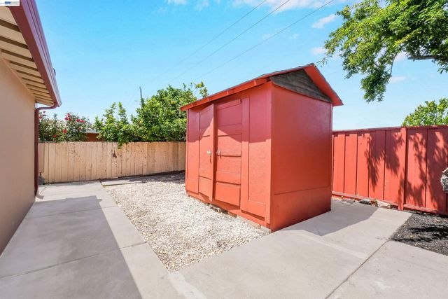1673 Southgate St, Hayward, CA 94545