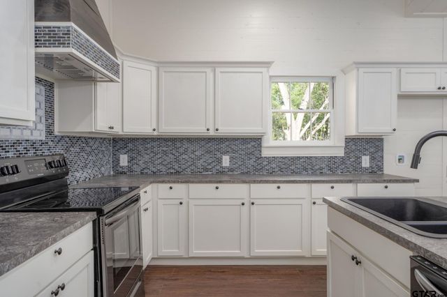 605 E CALVERT ST., Troup, TX 75789