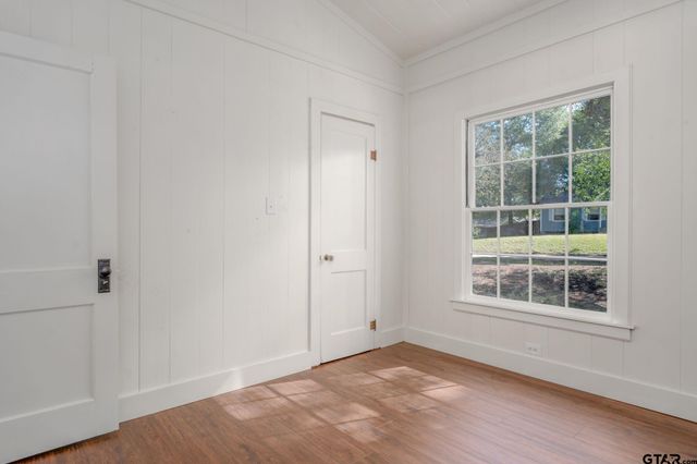 605 E CALVERT ST., Troup, TX 75789