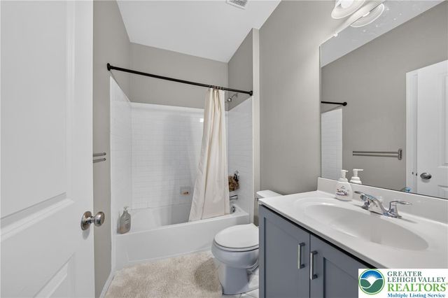 6155 Blue Belle Drive, Upper Saucon Twp, PA 18034